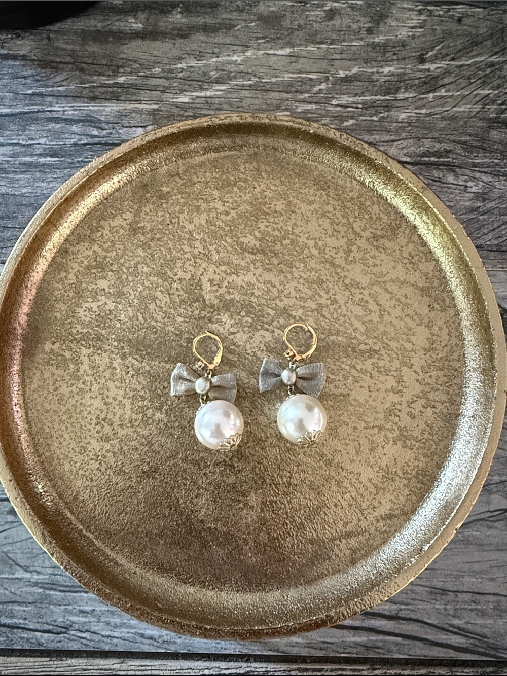 Gold Bow Pearl Drop Earrings in Gray and White